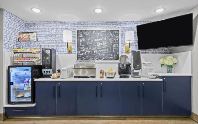 AmericInn by Wyndham International Falls