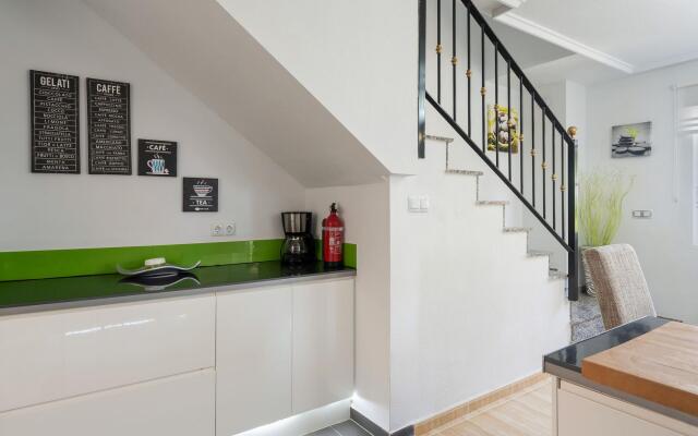 Inviting holiday home in Lo Crispin with shared pool