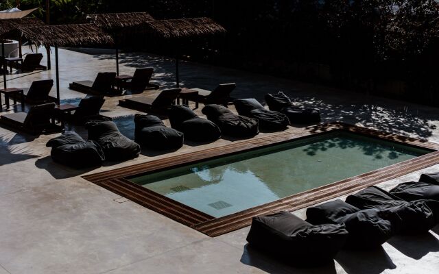 Cavo Zoe Seaside Hotel