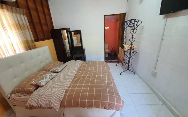 SPOT ON 89906 Kendong Village Resort – Guest Rooms – Alor Gajah