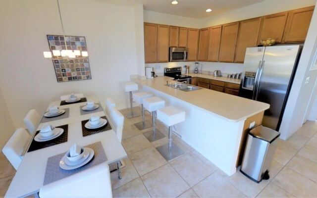 541 Las Fuentes Drive