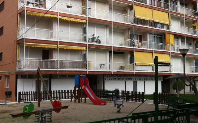 Oasis Close Barcelona Pool Tennis Beach