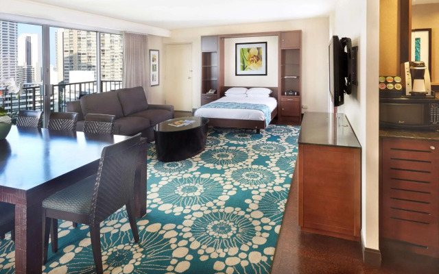 DoubleTree by Hilton Hotel Alana - Waikiki Beach