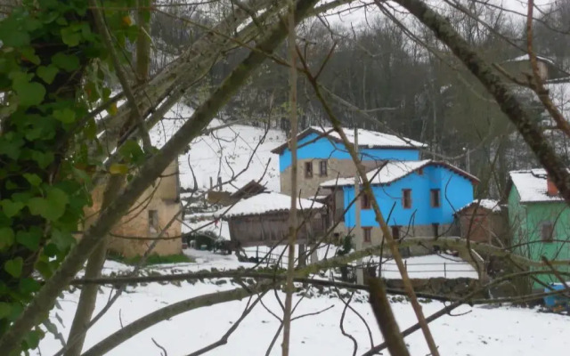 Apartamentos Rurales La Caviana
