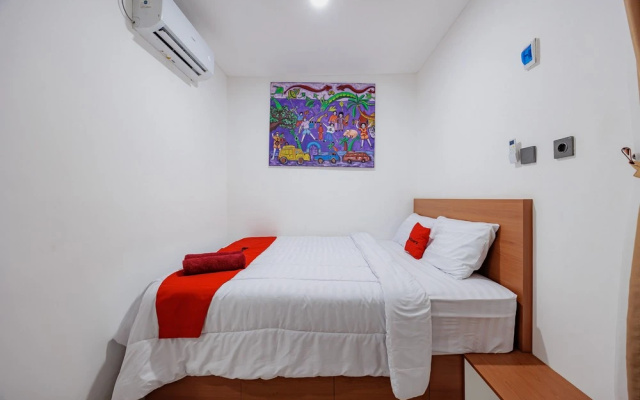 RedDoorz Plus Syariah @ Limus Nunggal – Guest Rooms – Ciangsana
