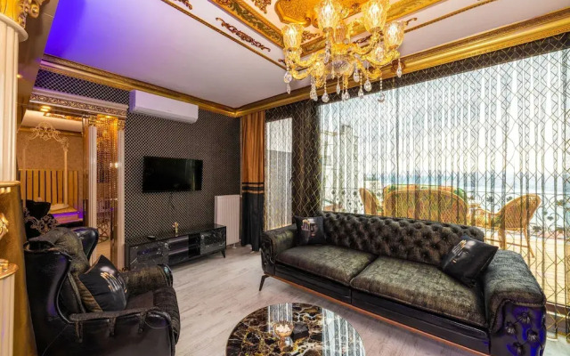 Sam Diamond Residence