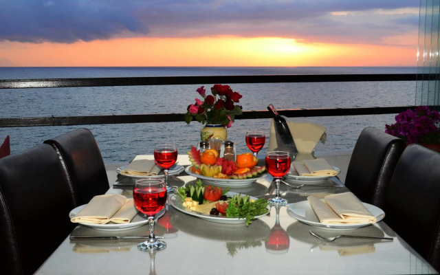 Sunday Beach Hotel