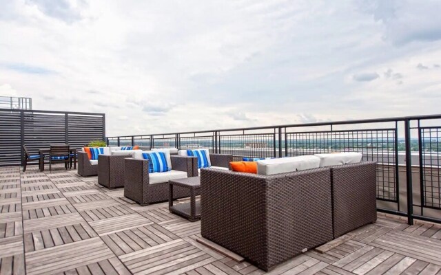 Contemporary 1 bedroom | CozySuites