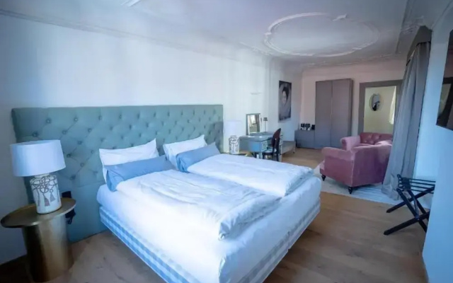 Maxim Suites by Elias Holl