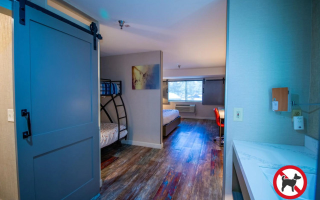 Empieria High Sierra Hotel