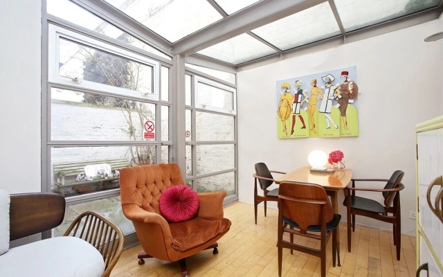 Bright Chic Garden Apartment