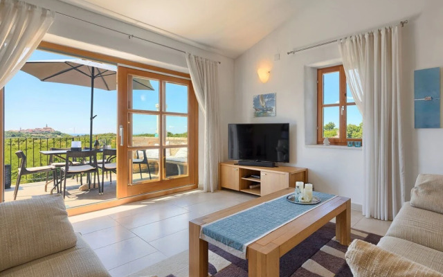 Bibali in Bibali With 3 Bedrooms and 3 Bathrooms