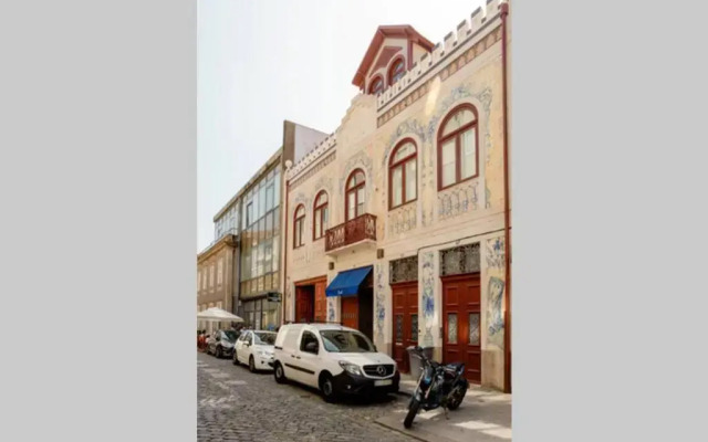 BOUTIQUE Rentals-Art & Charm II Apt w/ Terrace