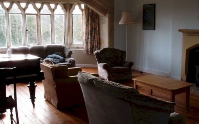 Monkton Wyld Court - Hostel