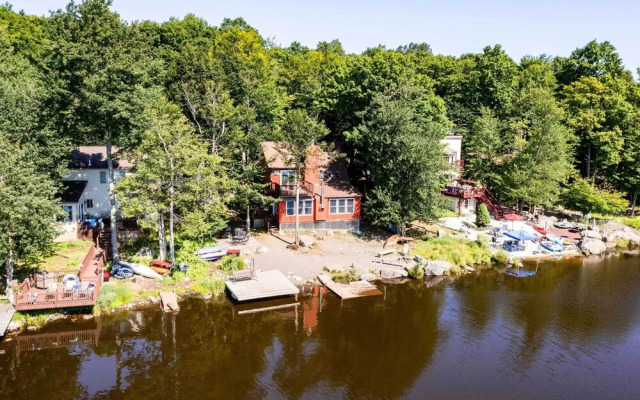 Lakefront Retreat w/ Dock & Yard in Tobyhanna!