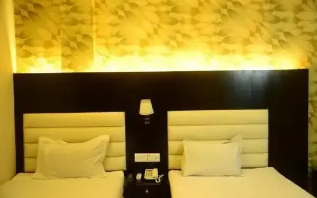 Royal Living Hotel & Suites