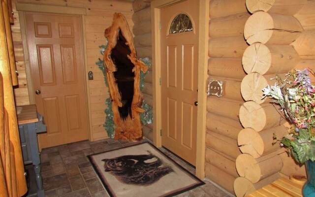 080 - Moonshadows Log Cabin