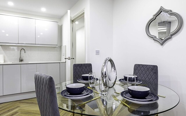 Spacious and Beautiful Apartment In Hanwell