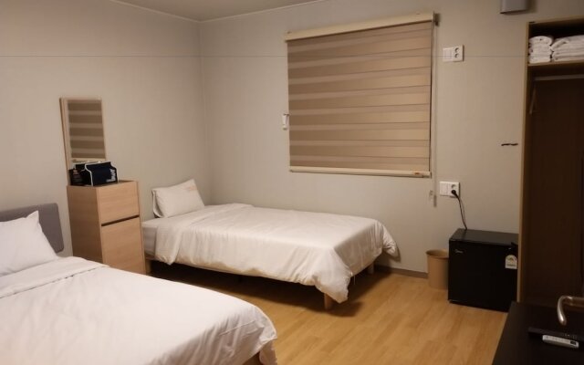 Uniqstay Hostel And Suite