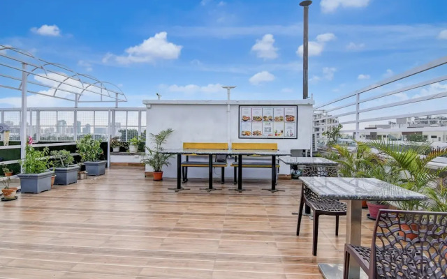 FabHotel Prime Eco Park