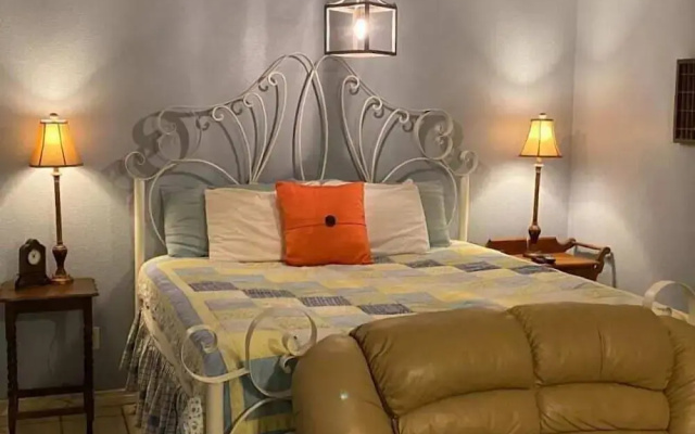 Chantilly Lace Country Inn - Bed And Breakfast - Adult Only