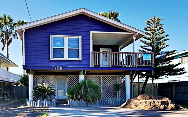 The Purple House - Four Bedroom Home