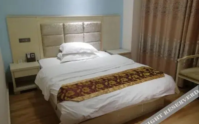 Yiliang Peninsula Holiday Inn