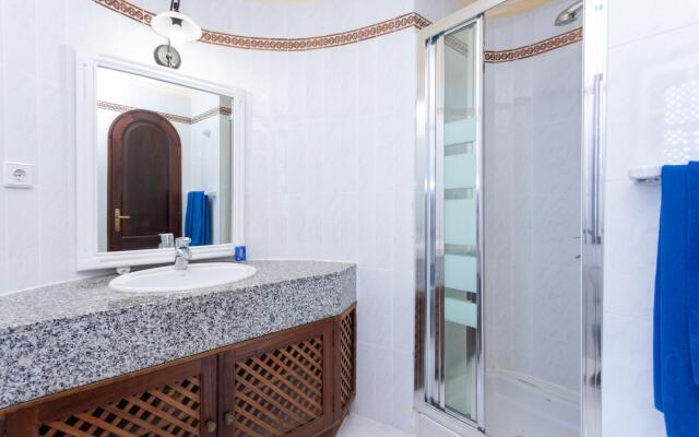 Altamar 44 balcony&pool By CanariasGetaway