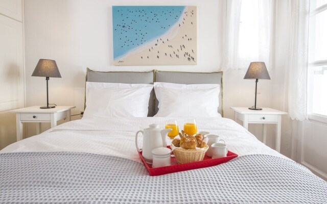 Mykonos Psarrou villa for 18 persons by VillaRentalsgr