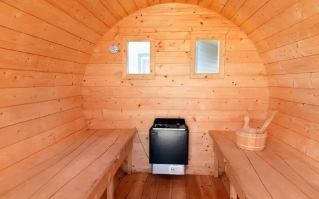 Comfortable Ground Floor Apartment, Summer Pool