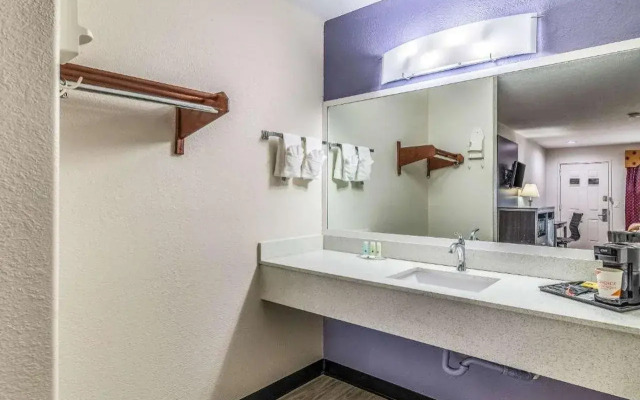 Quality Inn & Suites Canton
