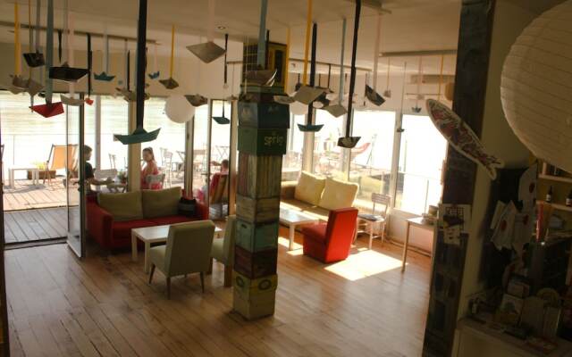 ArkaBarka Floating Hostel