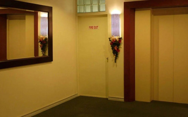 De Luxe Hotel