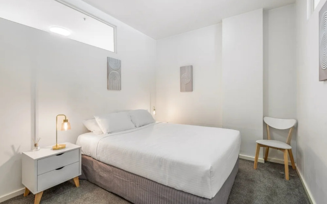 Melbourne CBD 2BR Apt With Pool & Gym Access – Guest Rooms – Melbourne