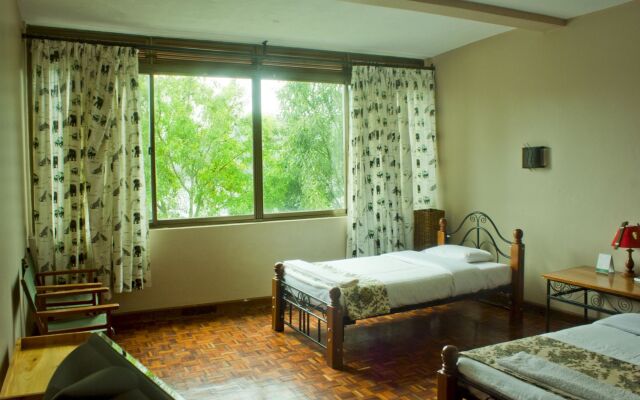 Bunyonyi Safaris Resort