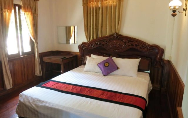 Namkhan Riverside Hotel