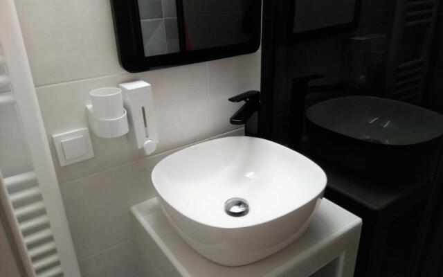 Athens Pangrati modern apt 10min to metro