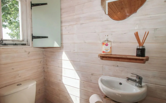 Aston - Shepherd Hut