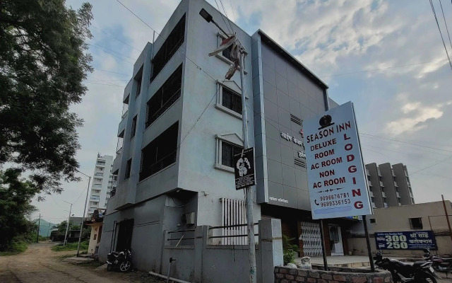 Oyo Flagship 93630 Season Inn