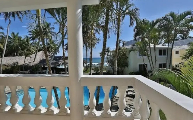 Las Canas Beach Retreat