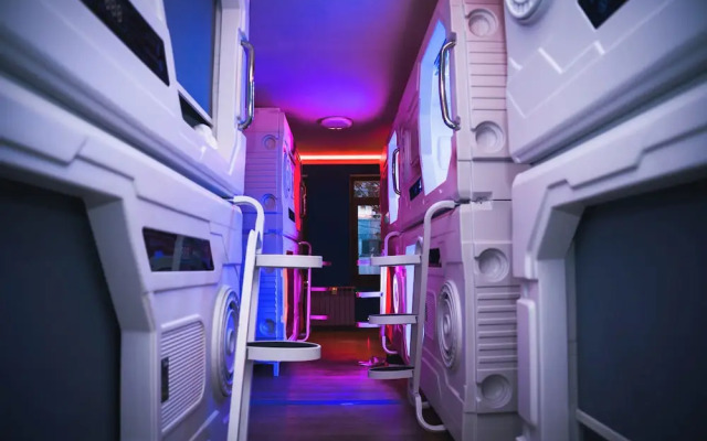 Capsula hotel