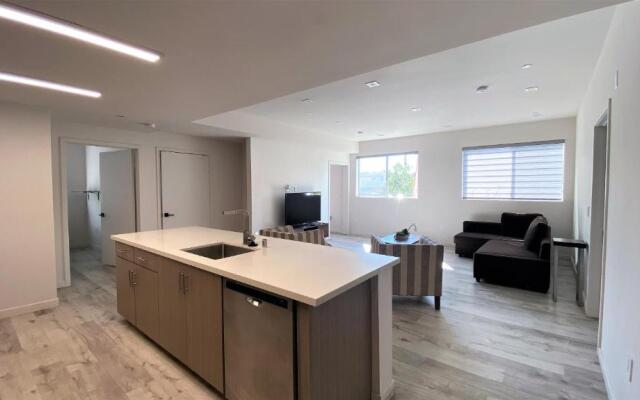 Beautiful and Sunny 3bd 2ba Hollywood Apartment