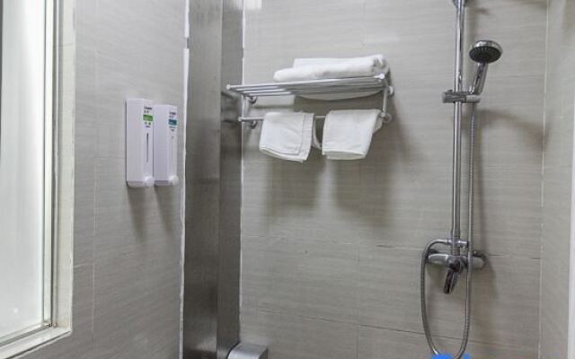 Yiyi Hotel