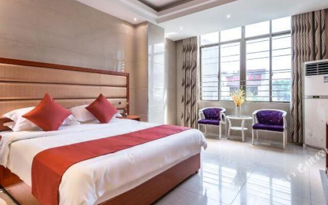 Jiahua Business Hotel (Danzhou Summer Plaza Store)