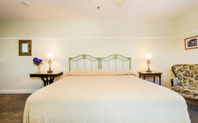 Payne's Harbor View Inn