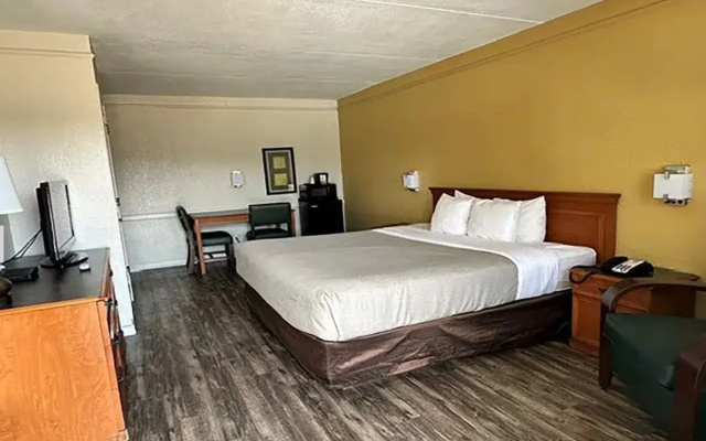 Super 8 By Wyndham Nacogdoches Near University