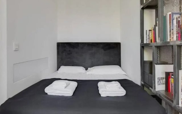 Modern Industrial 80m2 Apartment Near Bastille