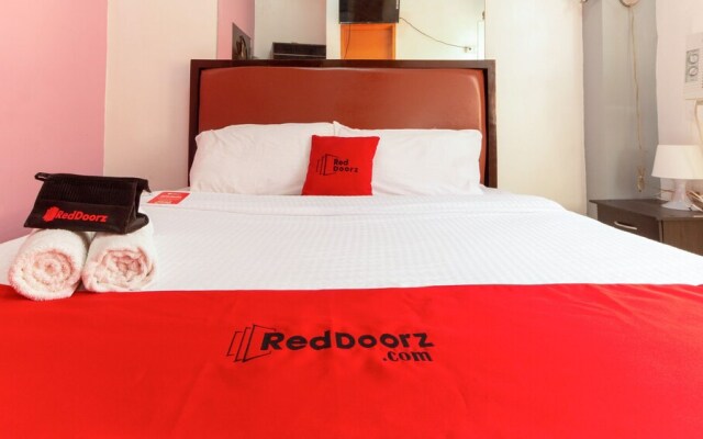 RedDoorz near Robinsons North Tacloban