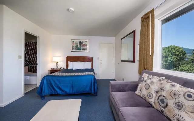 Riverview Lodge