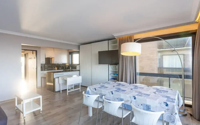 Corner Apartment With Frontal sea View